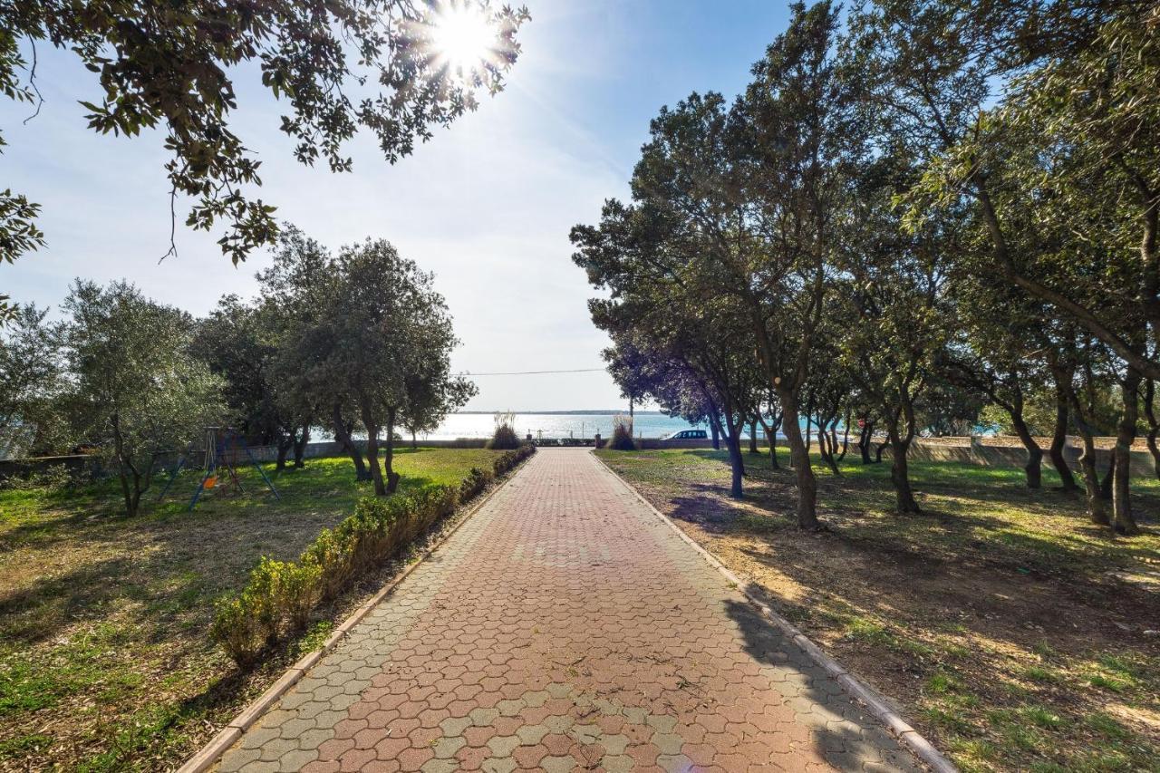 Apartments By The Sea Vrsi - Mulo, Zadar - 5951 ภายนอก รูปภาพ
